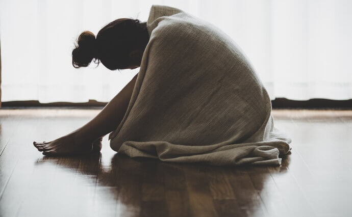 「片思いが辛い...」乗り越える方法と脈なしになるNG行動とは
