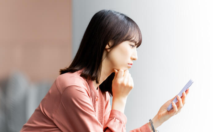 「別れるか迷う…」後悔しないための判断基準と対処法を紹介