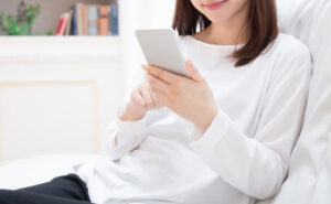 年下との恋愛に悩んだときの相談先