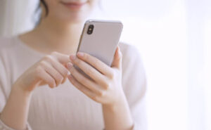 急な彼氏の未読無視に戸惑っている場合の相談先